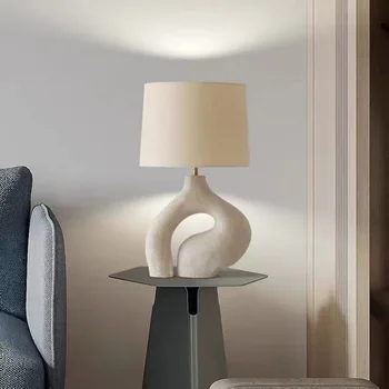 Современная минималистичная креативная настольная лампа для отеля Скандинавская ткань спальня прикроватный кабинет Художественный дизайнер модель комната настольная лампа